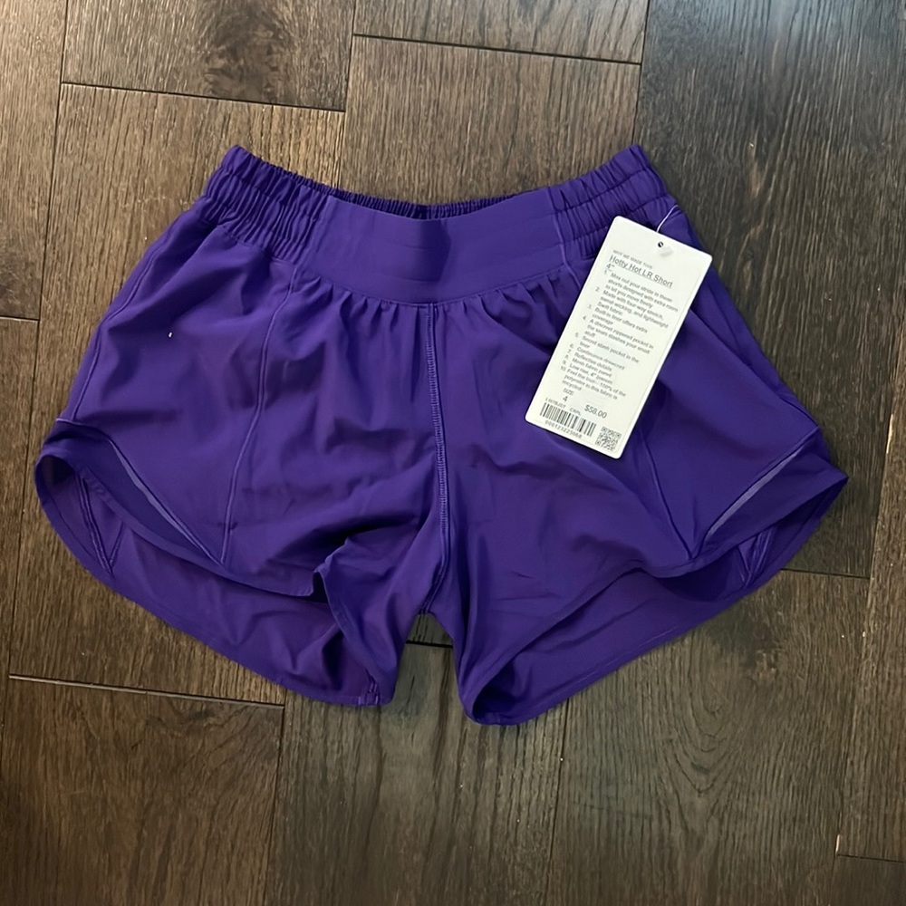 Lululemon Hotty Hot Short LR 4” size 4